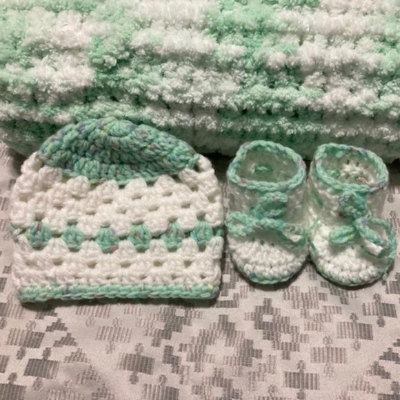 Handmade Other Handmade Chunky Knitted Baby Blanket Hat Booties